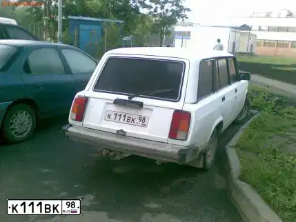 Фото автомобиля LADA 2104, 2000 — госномер К111ВК98. Цвет: ЯРКО-БЕЛЫЙ