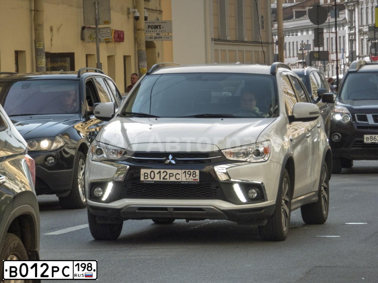 Фото автомобиля MITSUBISHI ASX, 2018 — госномер В012РС198. Цвет: БЕЛЫЙ