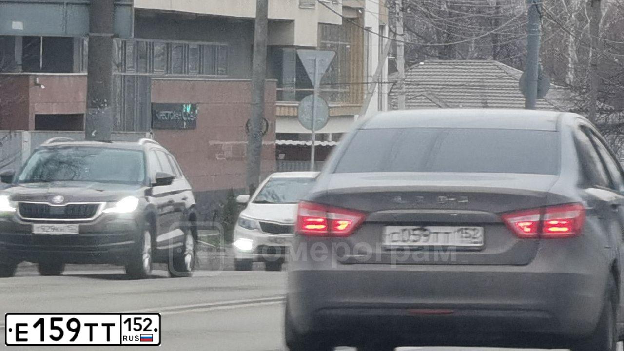 Фото автомобиля VOLKSWAGEN POLO, 2011 — госномер Т487РТ136. Цвет: СЕРЕБРИСТО-ЖЕЛТЫЙ