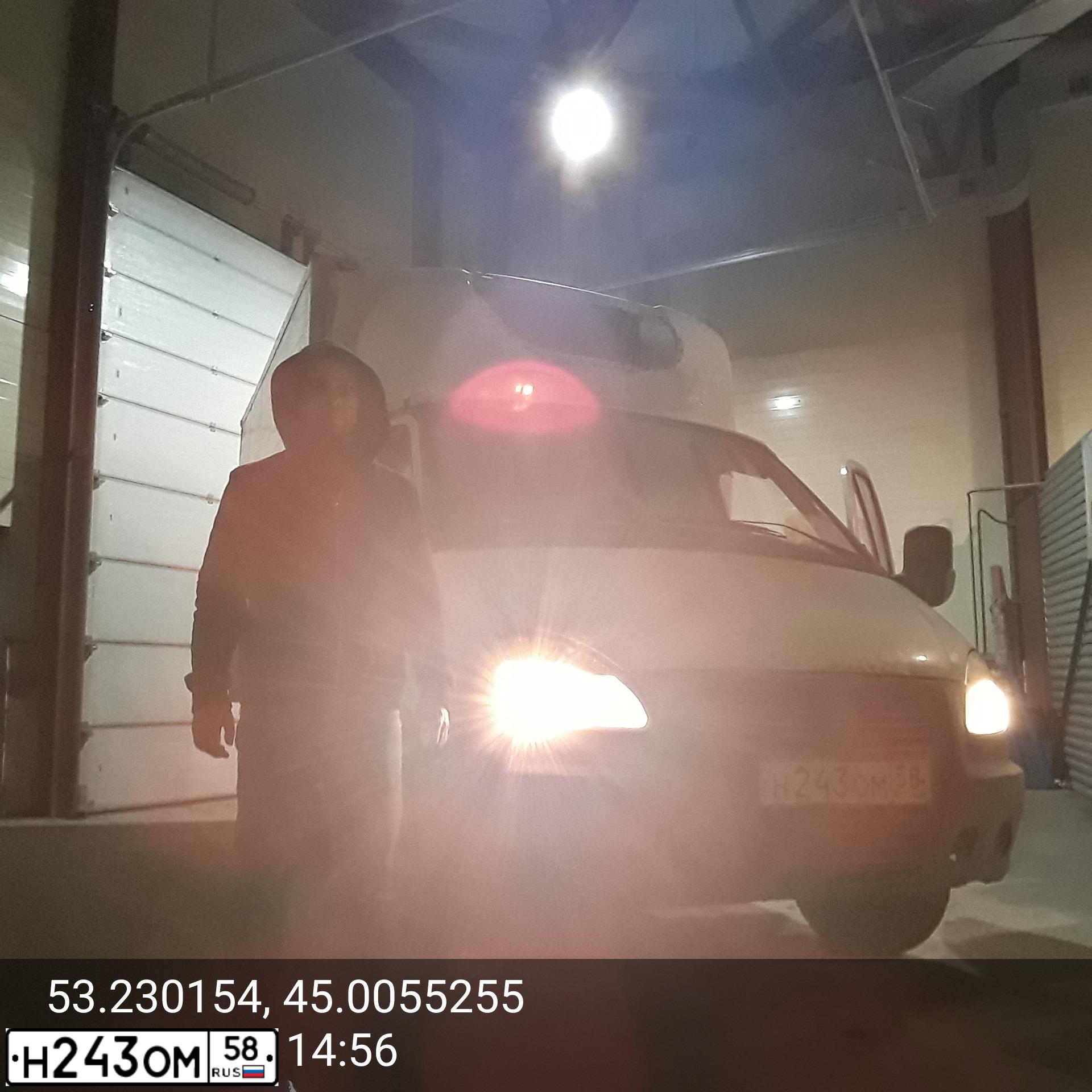 Фото автомобиля GAZ 2747, 2011 — госномер Н456МХ702. Цвет: Белый