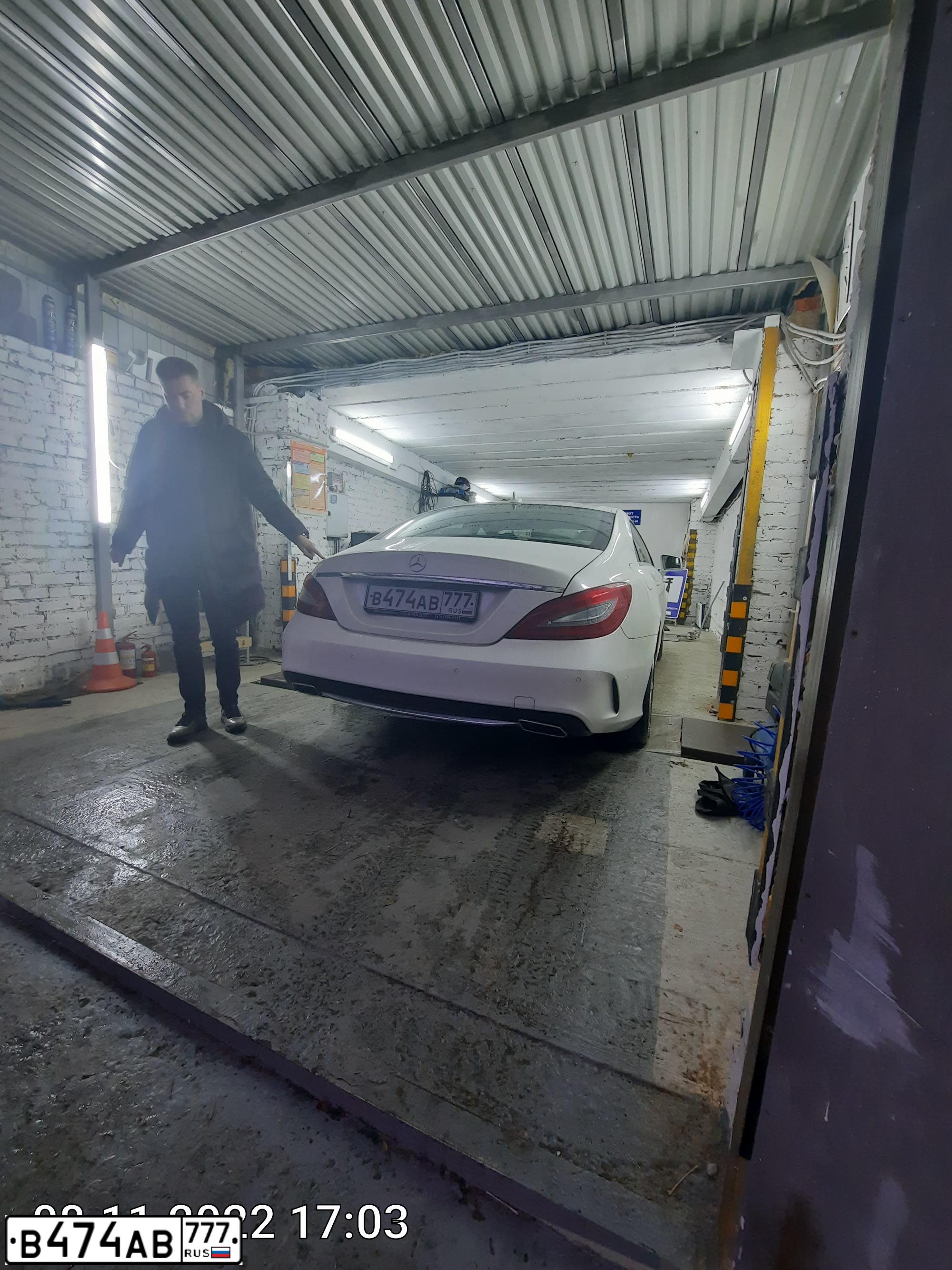 Фото автомобиля MERCEDES E-KLASSE, 2013 — госномер К200ЕУ154. Цвет: Белый