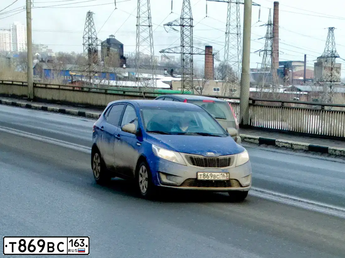 Фото автомобиля KIA RIO, 2013 — госномер Т869ВС163. Цвет: СИНИЙ