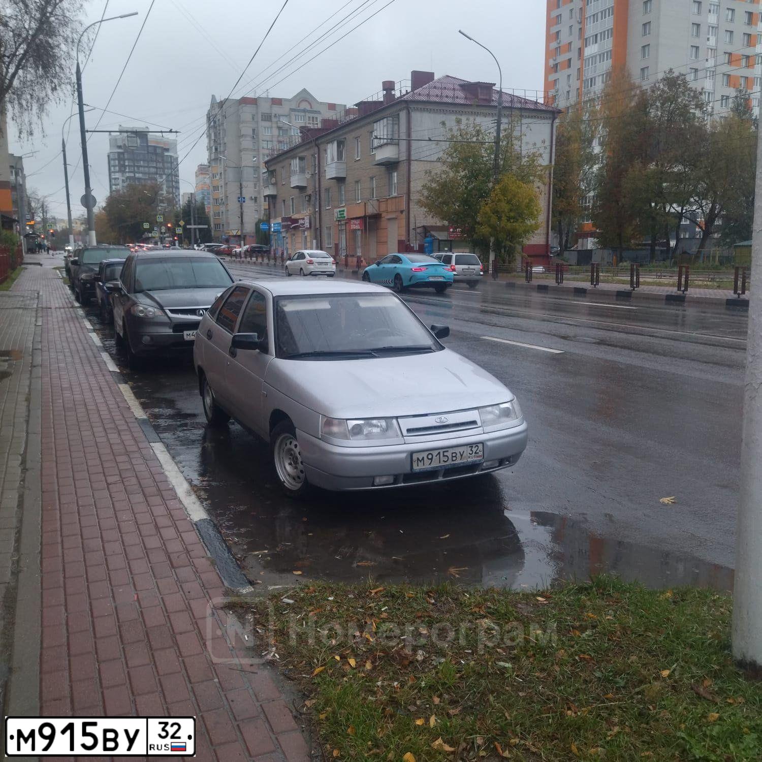 Фото автомобиля LADA 2112, 2004 — госномер М915ВУ32. Цвет: СЕРЫЙ СВЕТЛЫЙ