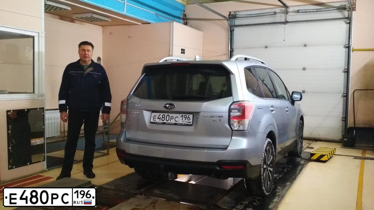 Фото автомобиля SUBARU FORESTER, 2016 — госномер Е480РС196. Цвет: СЕРЕБРИСТЫЙ