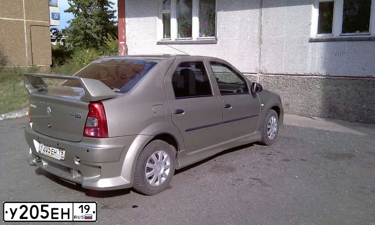 Фото автомобиля RENAULT LOGAN, 2010 — госномер У205ЕН19. Цвет: СЕРЫЙ
