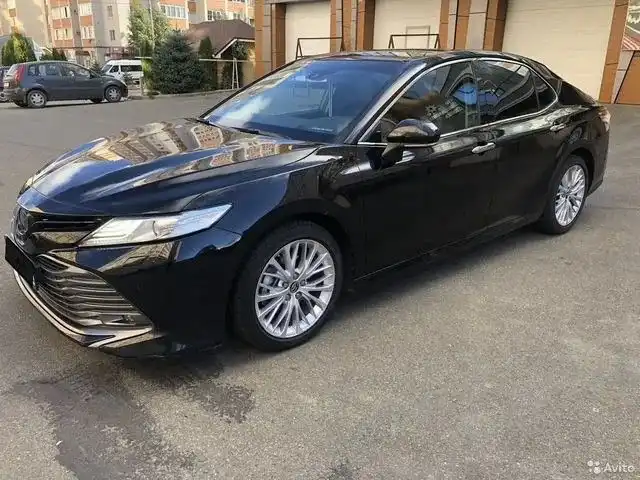 Фото автомобиля TOYOTA CAMRY, 2015 — госномер С005ММ777. Цвет: ЧЕРНЫЙ МЕТАЛЛИК
