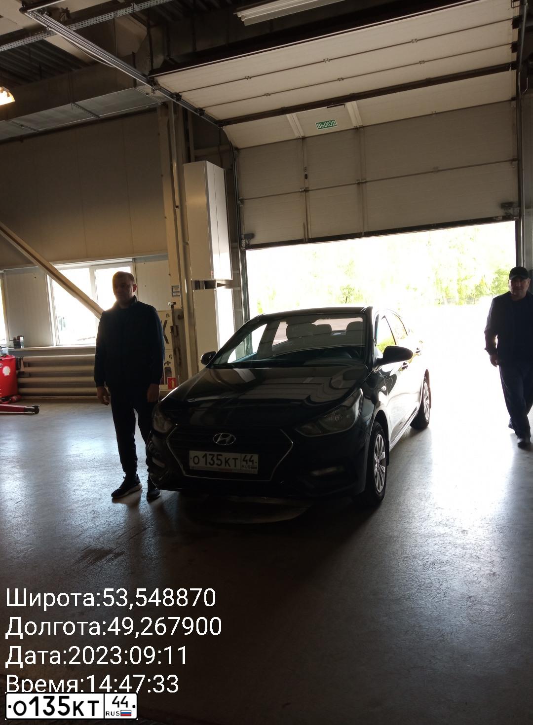 Фото автомобиля HYUNDAI SOLARIS, 2017 — госномер О135КТ44. Цвет: ЧЕРНЫЙ