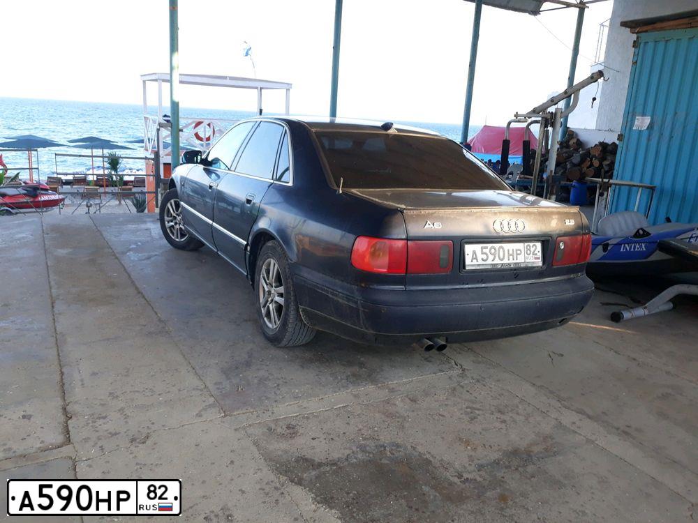 Фото автомобиля AUDI A8, 1995 — госномер А590НР82. Цвет: синий