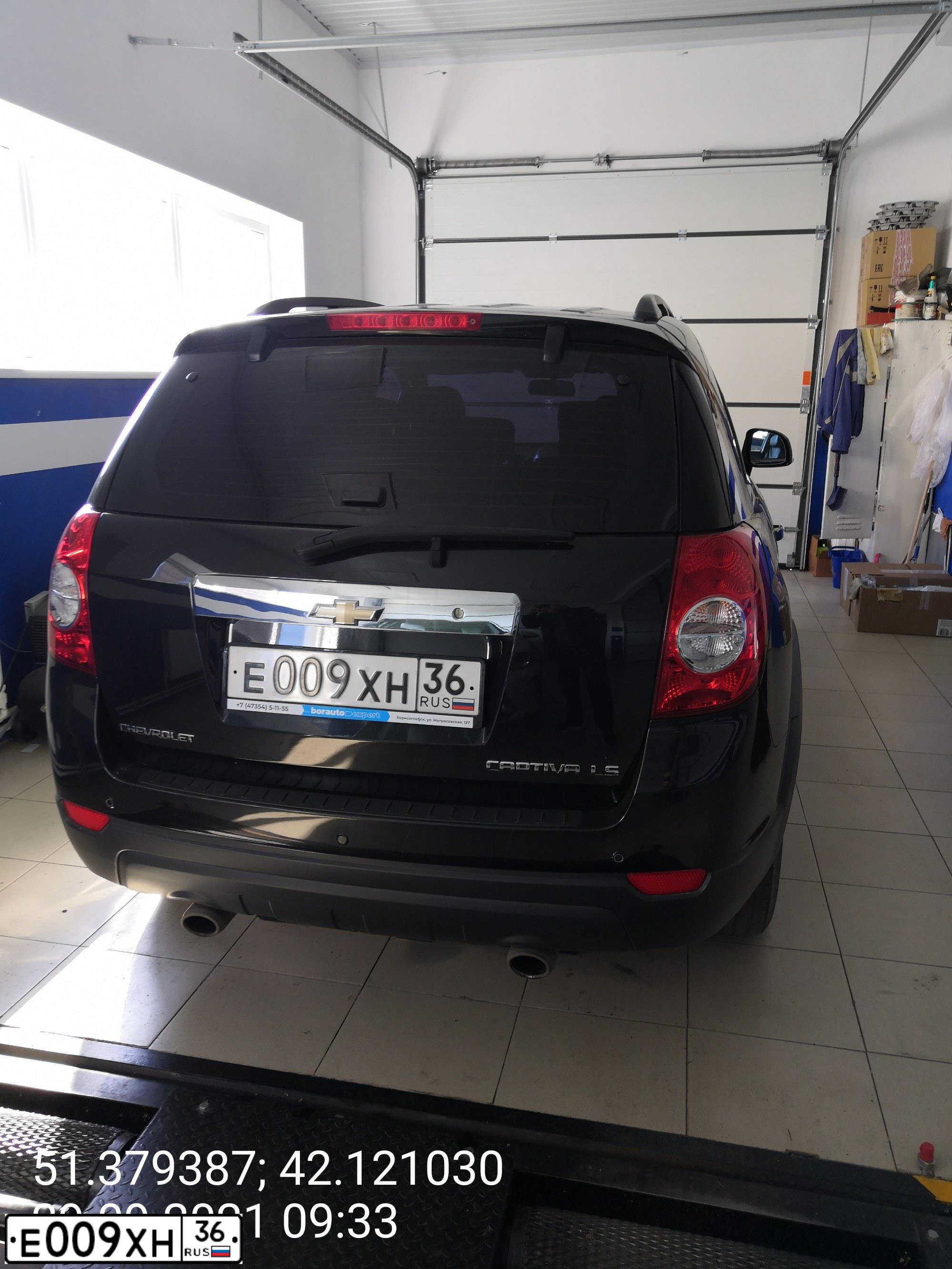 Фото автомобиля CHEVROLET CAPTIVA, 2013 — госномер Е009ХН36. Цвет: ЧЕРНЫЙ