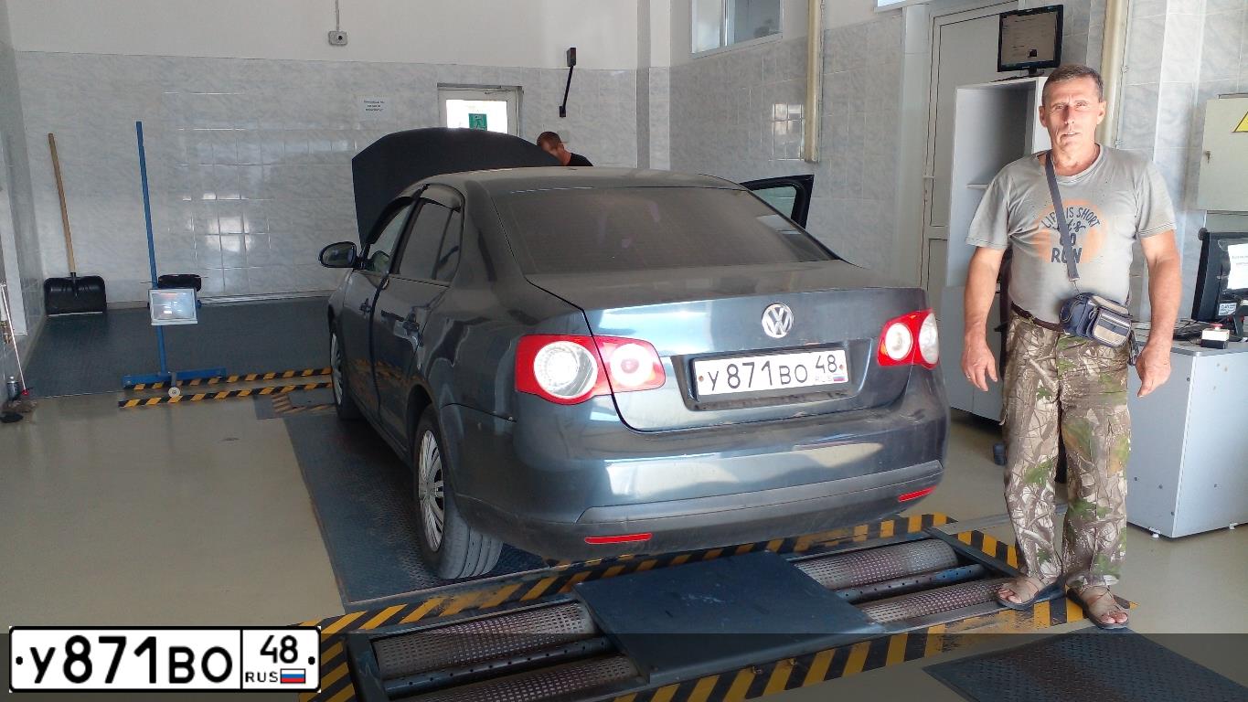 Фото автомобиля VOLKSWAGEN JETTA, 2007 — госномер М715МУ136. Цвет: СЕРО-СИНИЙ