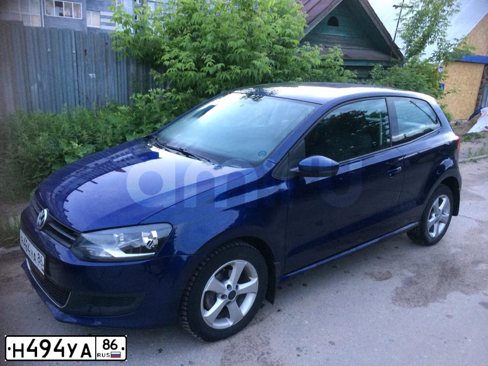 Фото автомобиля VOLKSWAGEN POLO, 2010 — госномер Х261НМ152. Цвет: Темно-синий