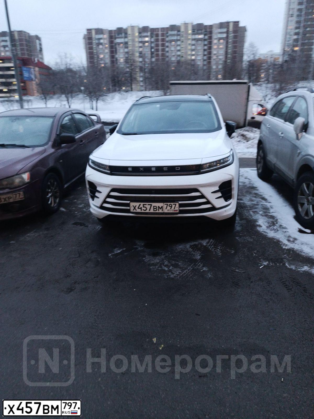 Фото автомобиля EXEED (CHERYEXEED, XINGTU) LX, 2022 — госномер О656АР250. Цвет: Белый