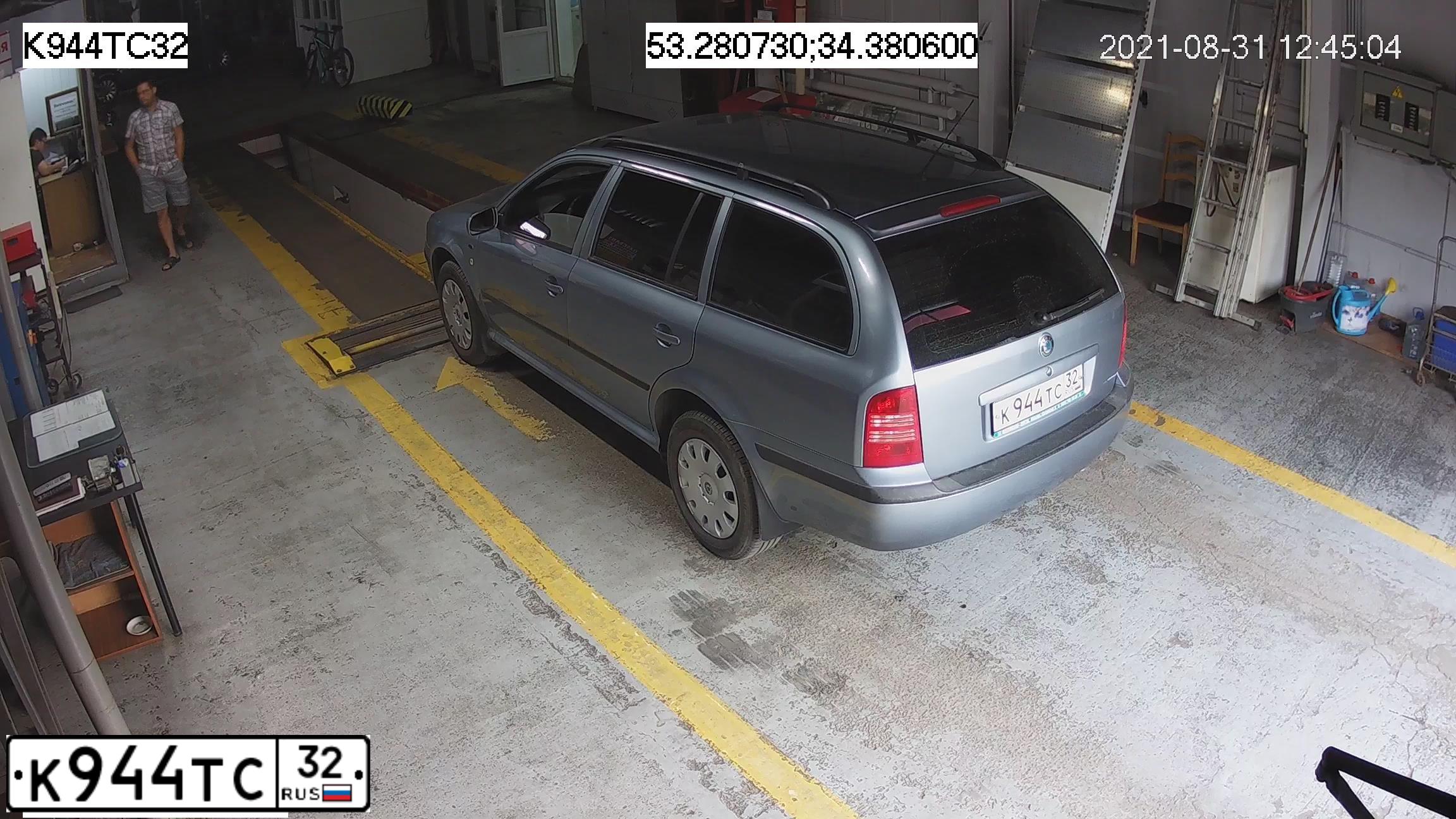 Фото автомобиля ШКОДА ОКТАВИА, 2003 — госномер О984ВТ32. Цвет: БЕЛЫЙ (СЕРЫЙ)