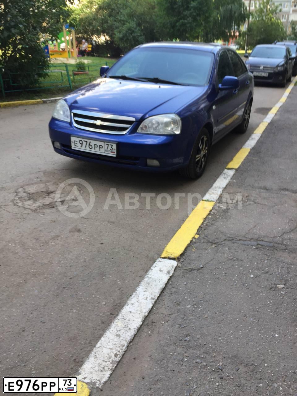 Фото автомобиля CHEVROLET LACETTI, 2010 — госномер Е976РР73. Цвет: СИНИЙ