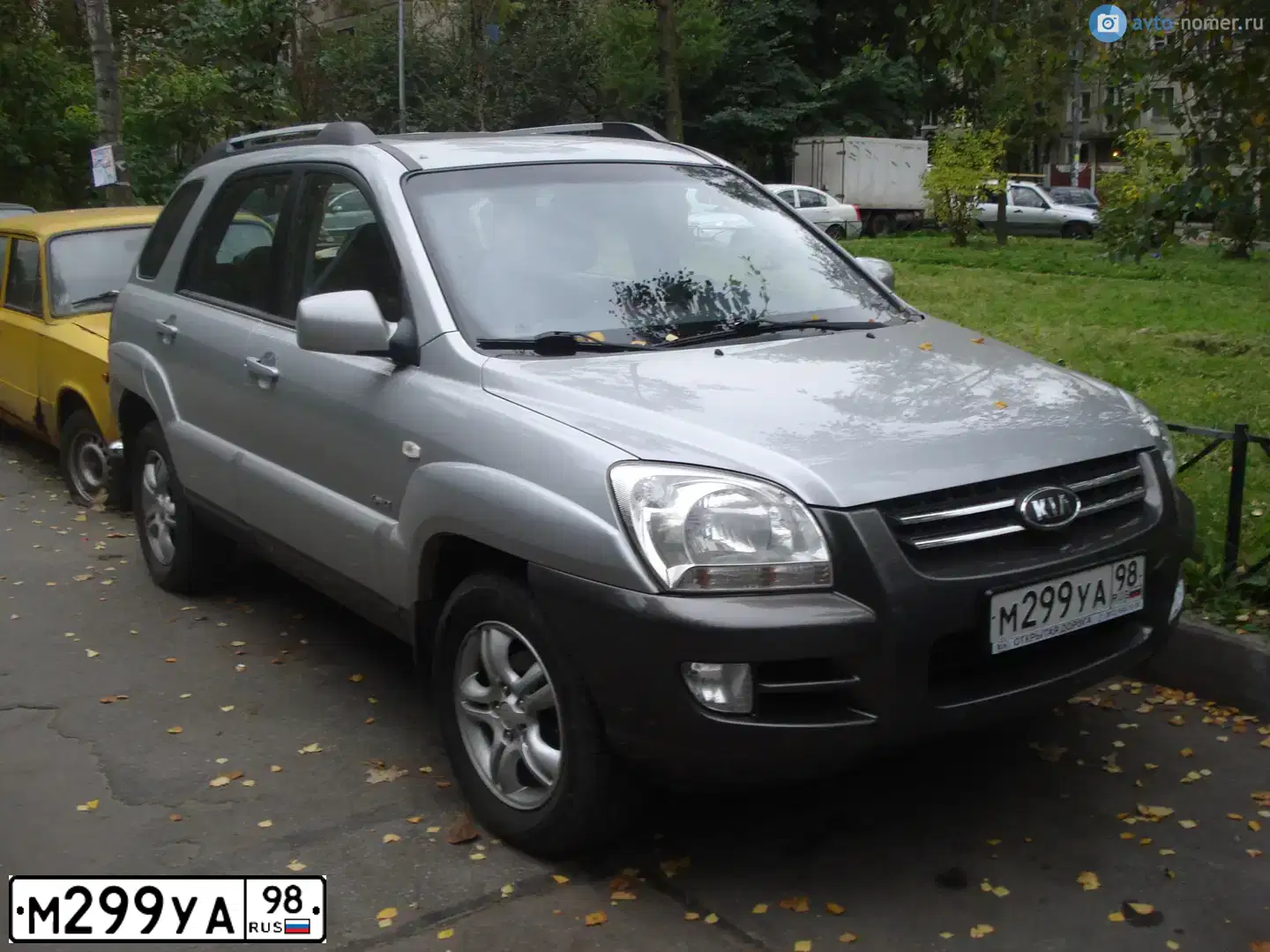 Фото автомобиля KIA SPORTAGE, 2006 — госномер М373АУ178. Цвет: СВЕТЛО-СЕРЫЙ