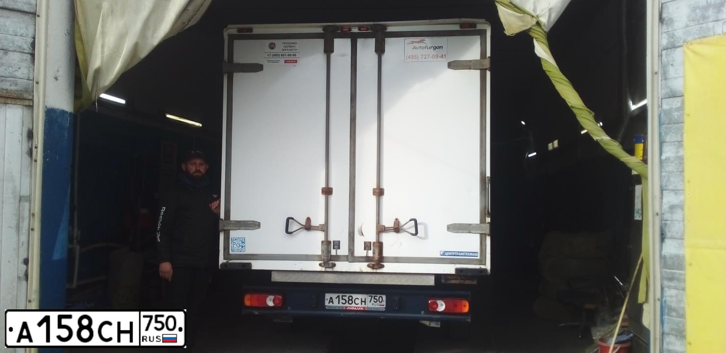 Фото автомобиля FIAT DUCATO, 2017 — госномер С853УС196. Цвет: Темно-синий