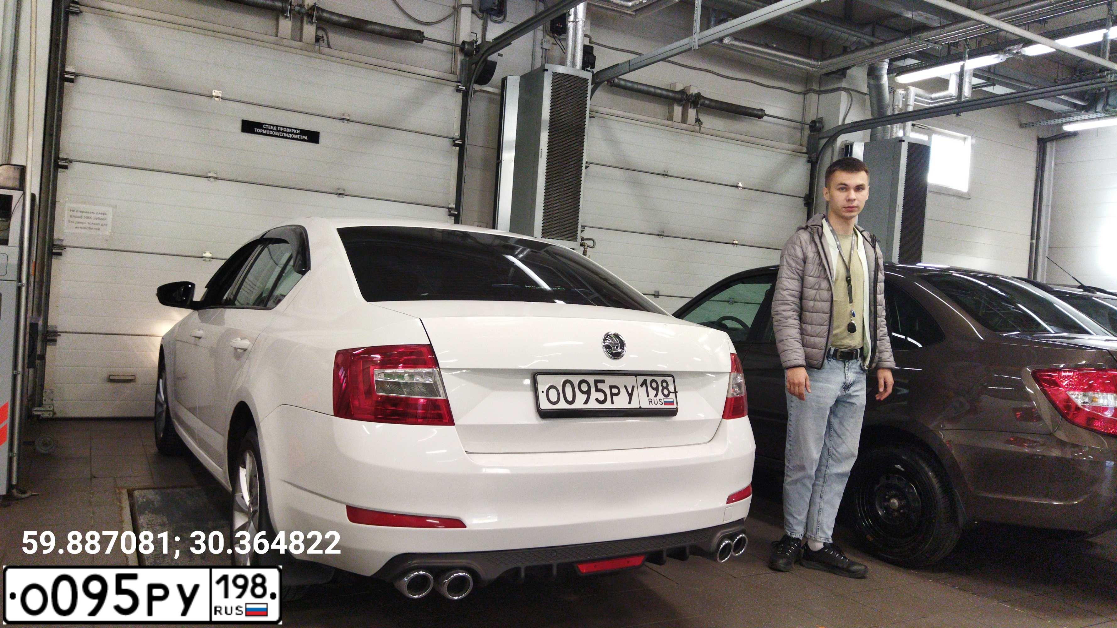Фото автомобиля SKODA OCTAVIA, 2015 — госномер О185КА75. Цвет: БЕЛЫЙ