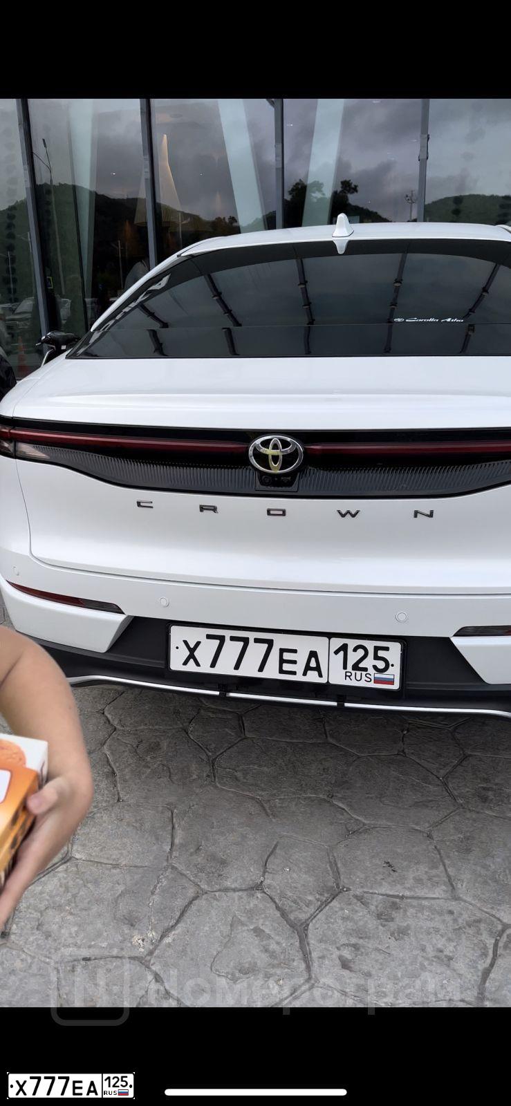 Фото автомобиля TOYOTA LANDCRUISER 200, 2014 — госномер С412ХВ125. Цвет: ЧЕРНЫЙ