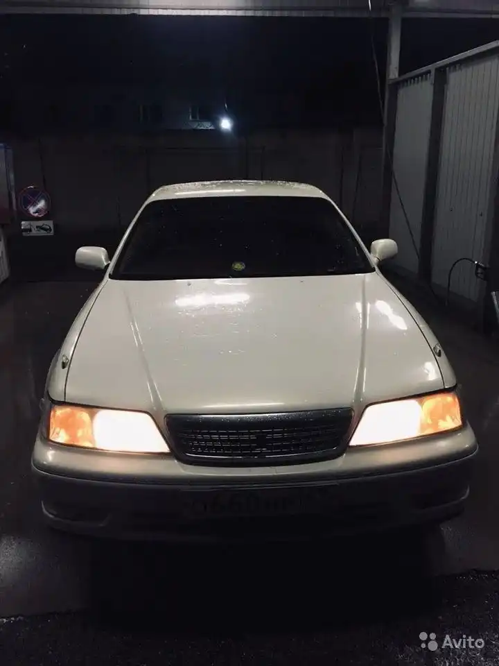 Фото автомобиля TOYOTA MARK II TOYOTA MARK II, 1998 — госномер В411ТР147. Цвет: Серый