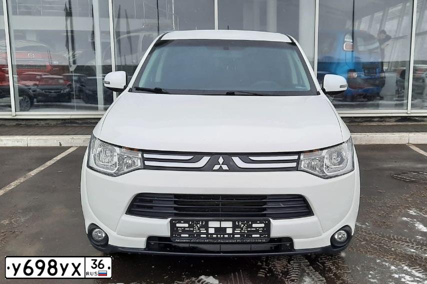 Фото автомобиля MITSUBISHI OUTLANDER, 2013 — госномер А251ВО136. Цвет: Белый