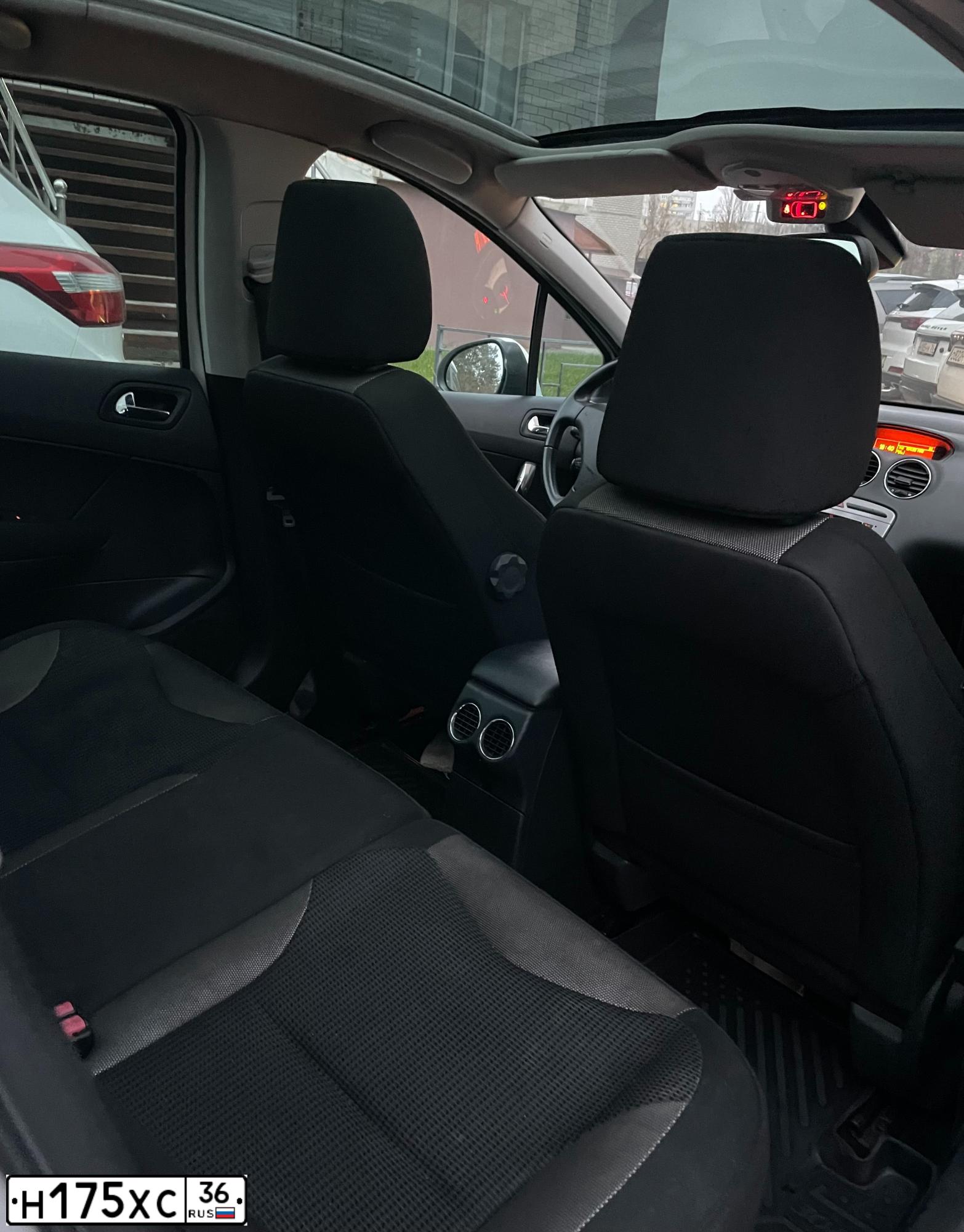 Фото автомобиля PEUGEOT 308, 2010 — госномер С988РТ136. Цвет: Белый