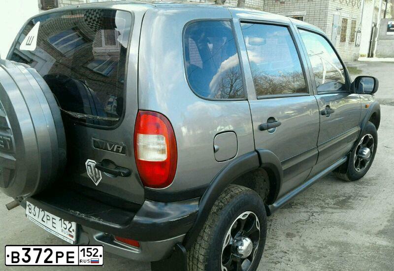 Фото автомобиля CHEVROLET NIVA, 2005 — госномер Р740УС52. Цвет: ТЕМНО-СЕРЫЙ МЕТАЛЛИК