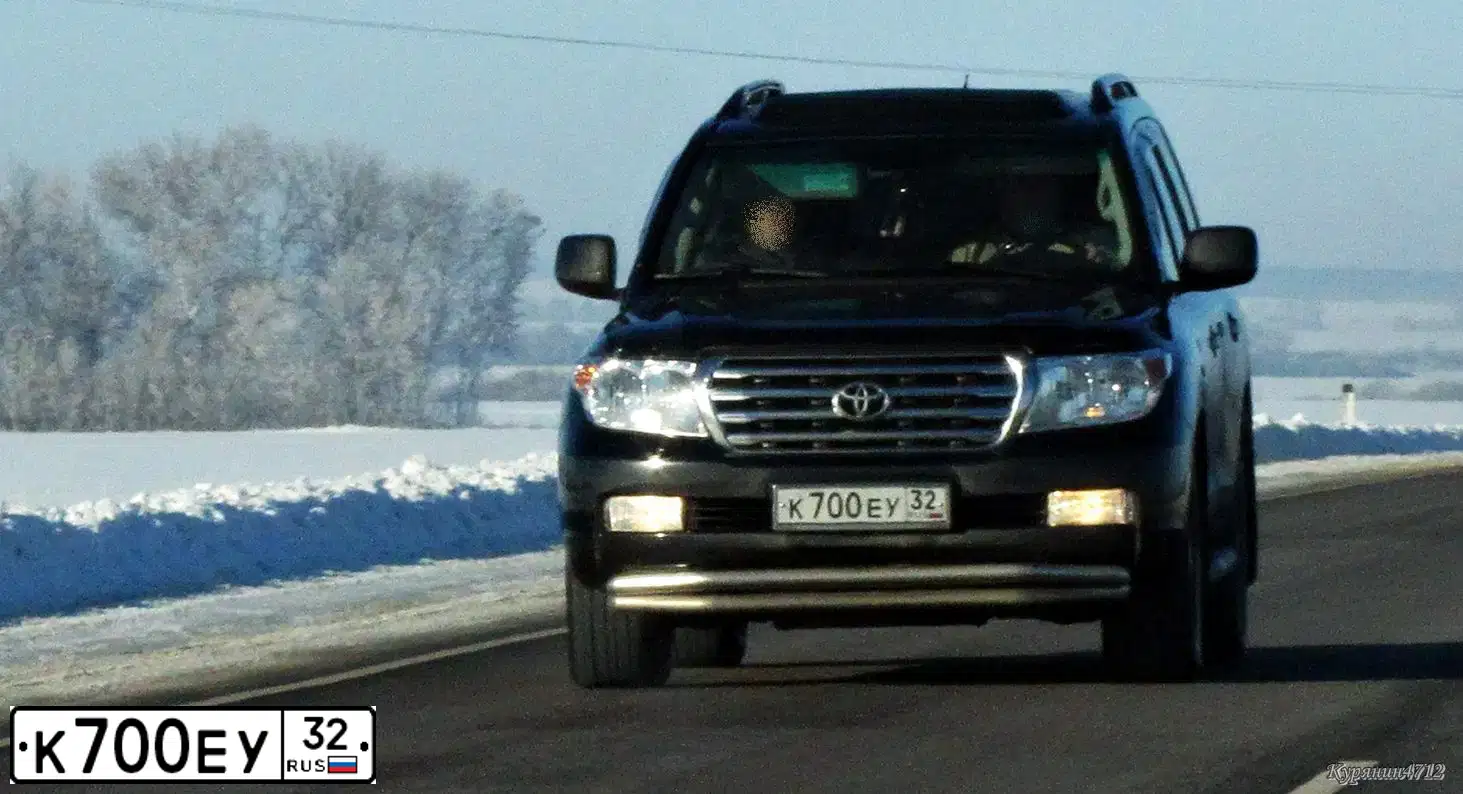 Фото автомобиля TOYOTA LANDCRUISER 200, 2008 — госномер К700ЕУ32. Цвет: ЧЕРНЫЙ