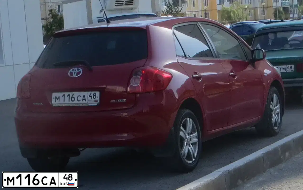 Фото автомобиля TOYOTA AURIS, 2007 — госномер С110АУ761. Цвет: КРАСНЫЙ