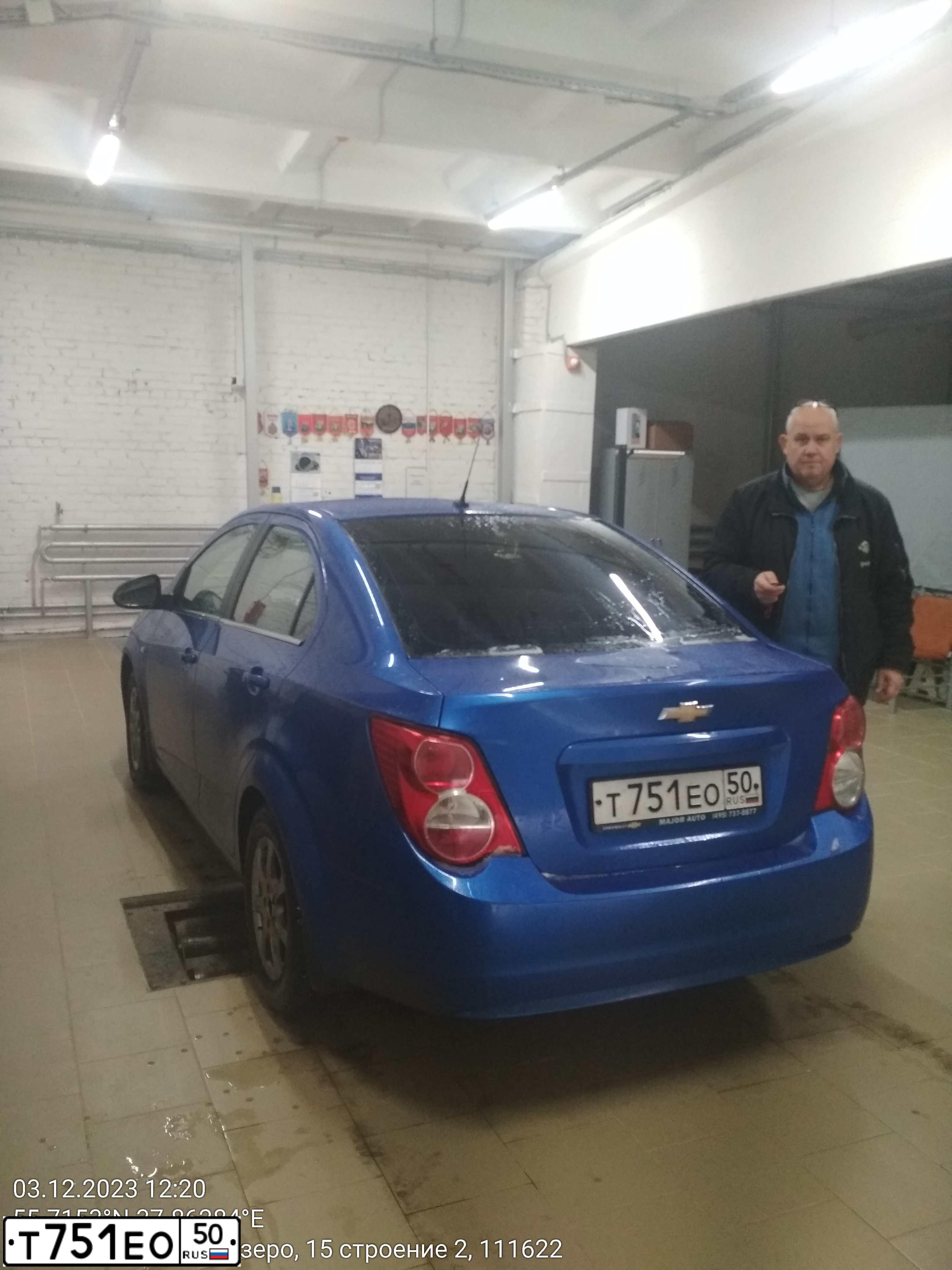 Фото автомобиля CHEVROLET AVEO, 2013 — госномер Т751ЕО50. Цвет: СИНИЙ