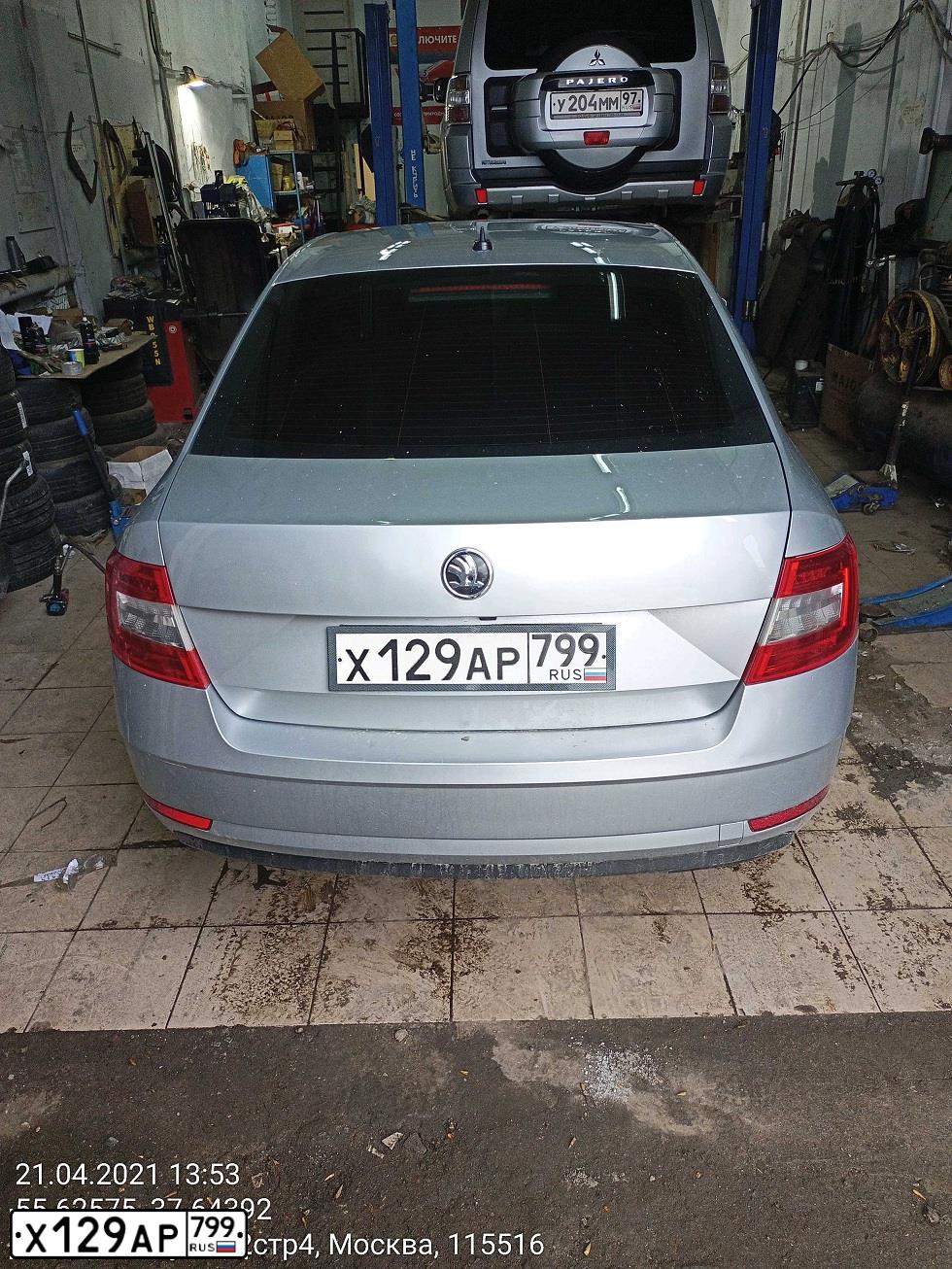 Фото автомобиля SKODA OCTAVIA, 2017 — госномер Х129АР799. Цвет: БЕЛЫЙ