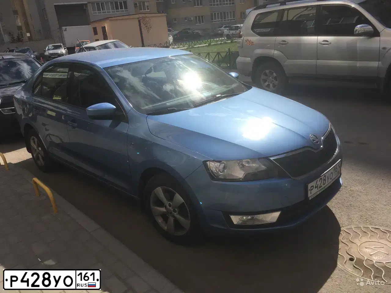 Фото автомобиля SKODA RAPID, 2015 — госномер Р428УО161. Цвет: синий
