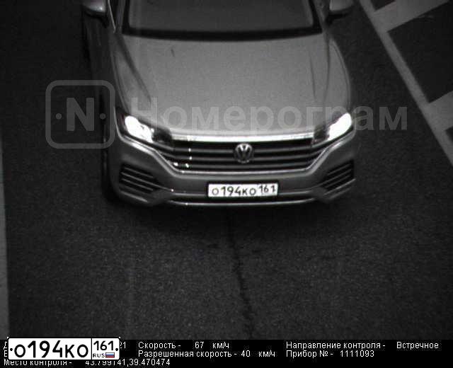 Фото автомобиля VOLKSWAGEN TOUAREG, 2013 — госномер У161НЕ161. Цвет: Белый