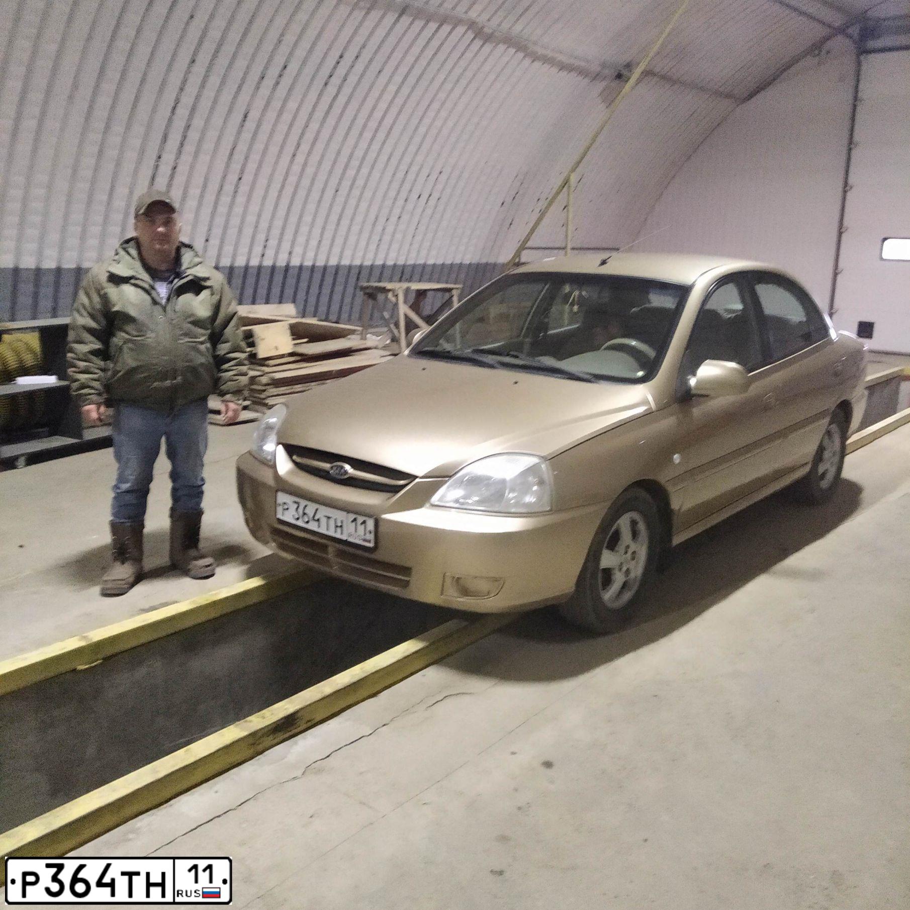 Фото автомобиля KIA RIO, 2005 — госномер Р364ТН11. Цвет: БЕЖЕВЫЙ