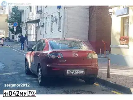 Фото автомобиля MAZDA 3, 2008 — госномер Н042МУ199. Цвет: КРАСНЫЙ