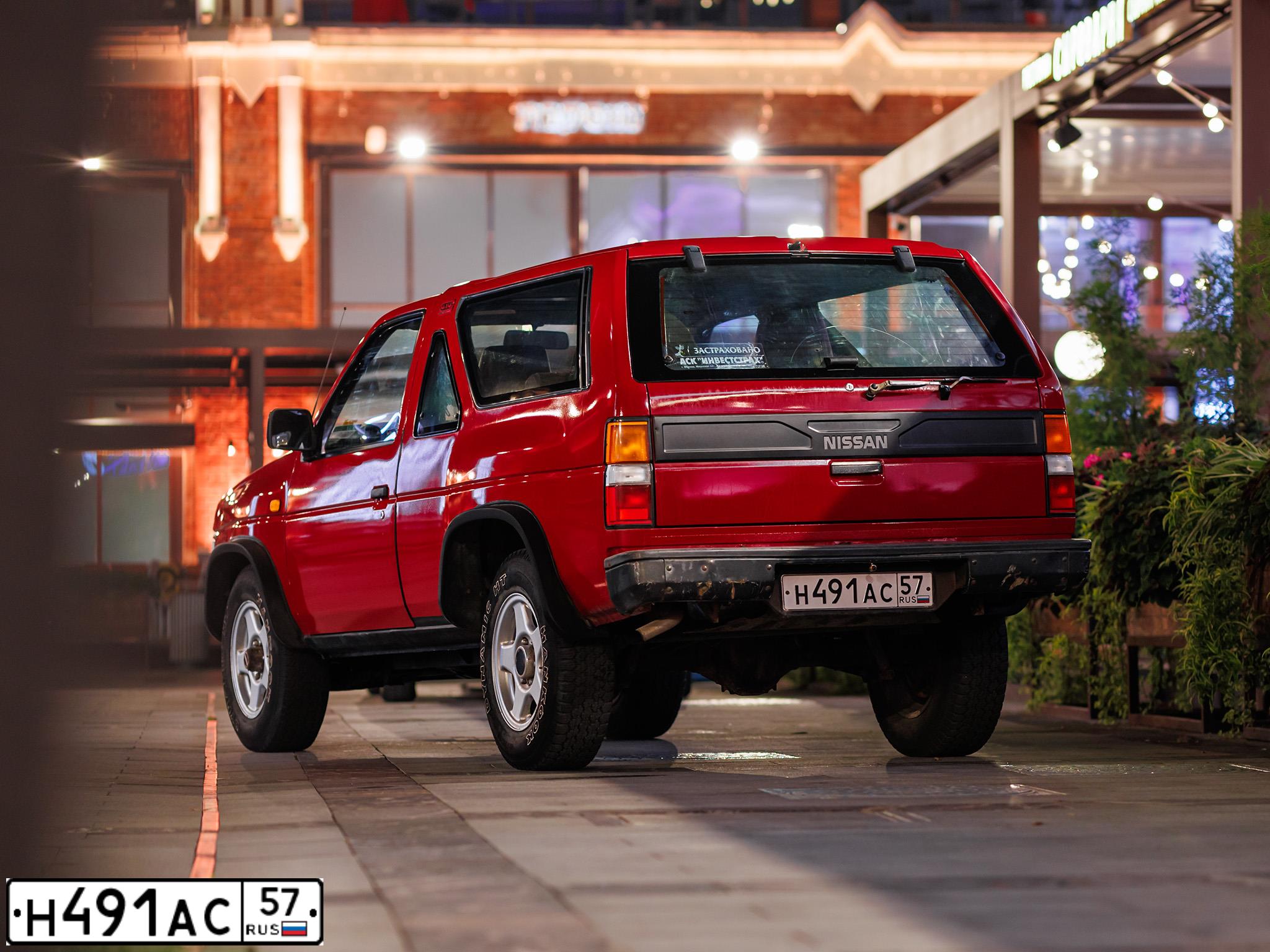 Фото автомобиля NISSAN TERRANO, 1988 — госномер У476НВ152. Цвет: Красный