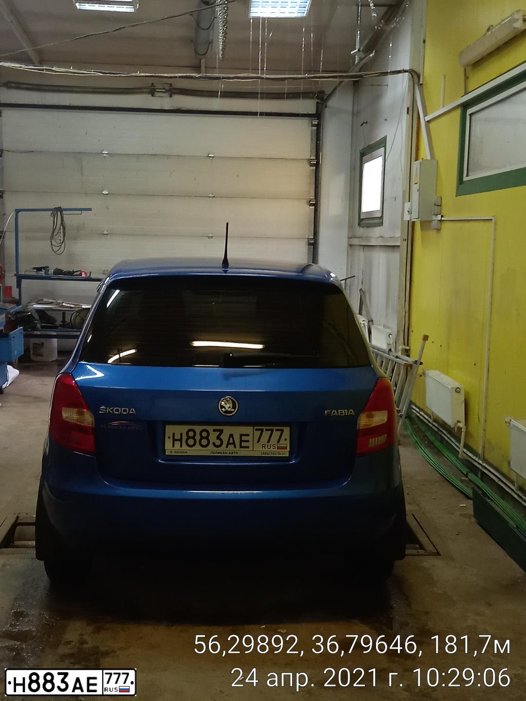 Фото автомобиля SKODA FABIA, 2013 — госномер Н883АЕ777. Цвет: СИНИЙ