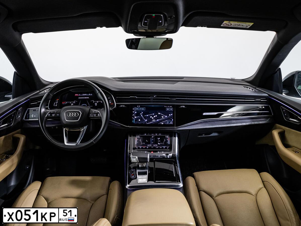 Фото автомобиля AUDI Q8, 2020 — госномер Е138ОЕ51. Цвет: СЕРЫЙ