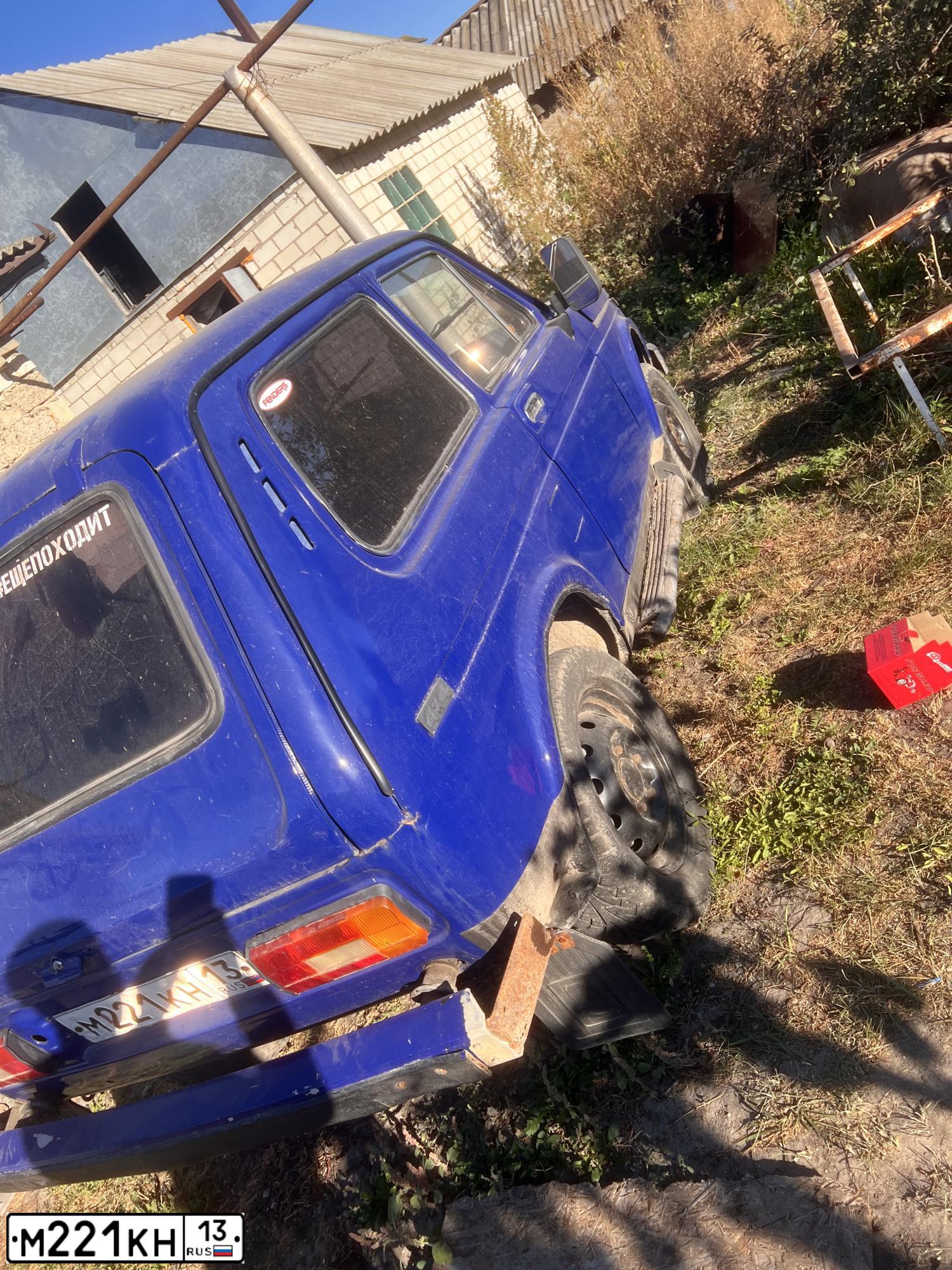 Фото автомобиля LADA 2121 NIVA, 1985 — госномер М221КН13. Цвет: СЕРЫЙ