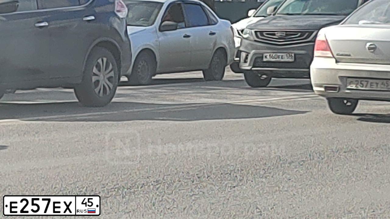 Фото автомобиля PAZ 4230, 2007 — госномер Е257ЕХ45. Цвет: БЕЛЫЙ