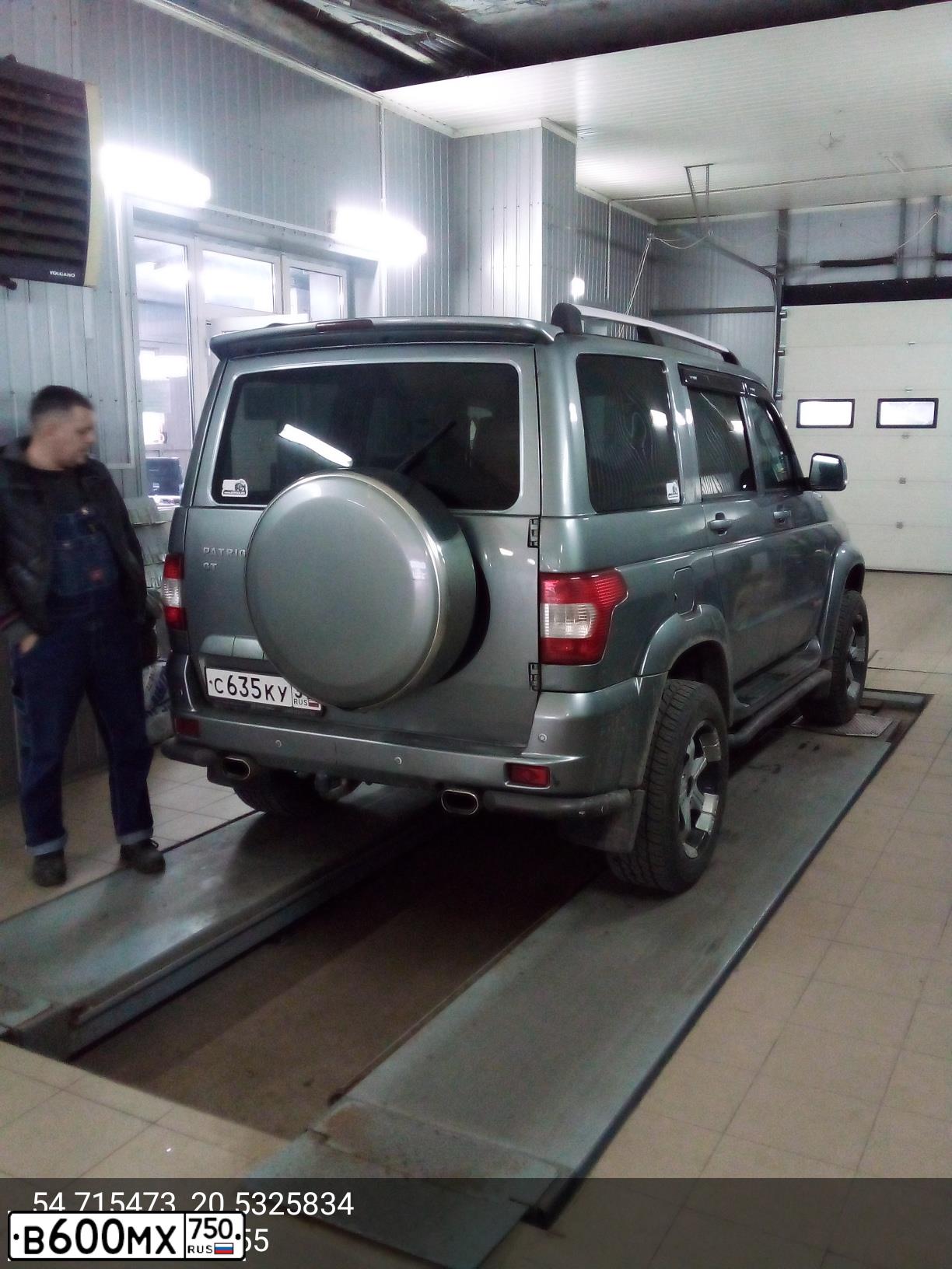 Фото автомобиля UAZ 3163 PATRIOT, 2015 — госномер В600МХ750. Цвет: СЕРЫЙ МЕТАЛЛИК