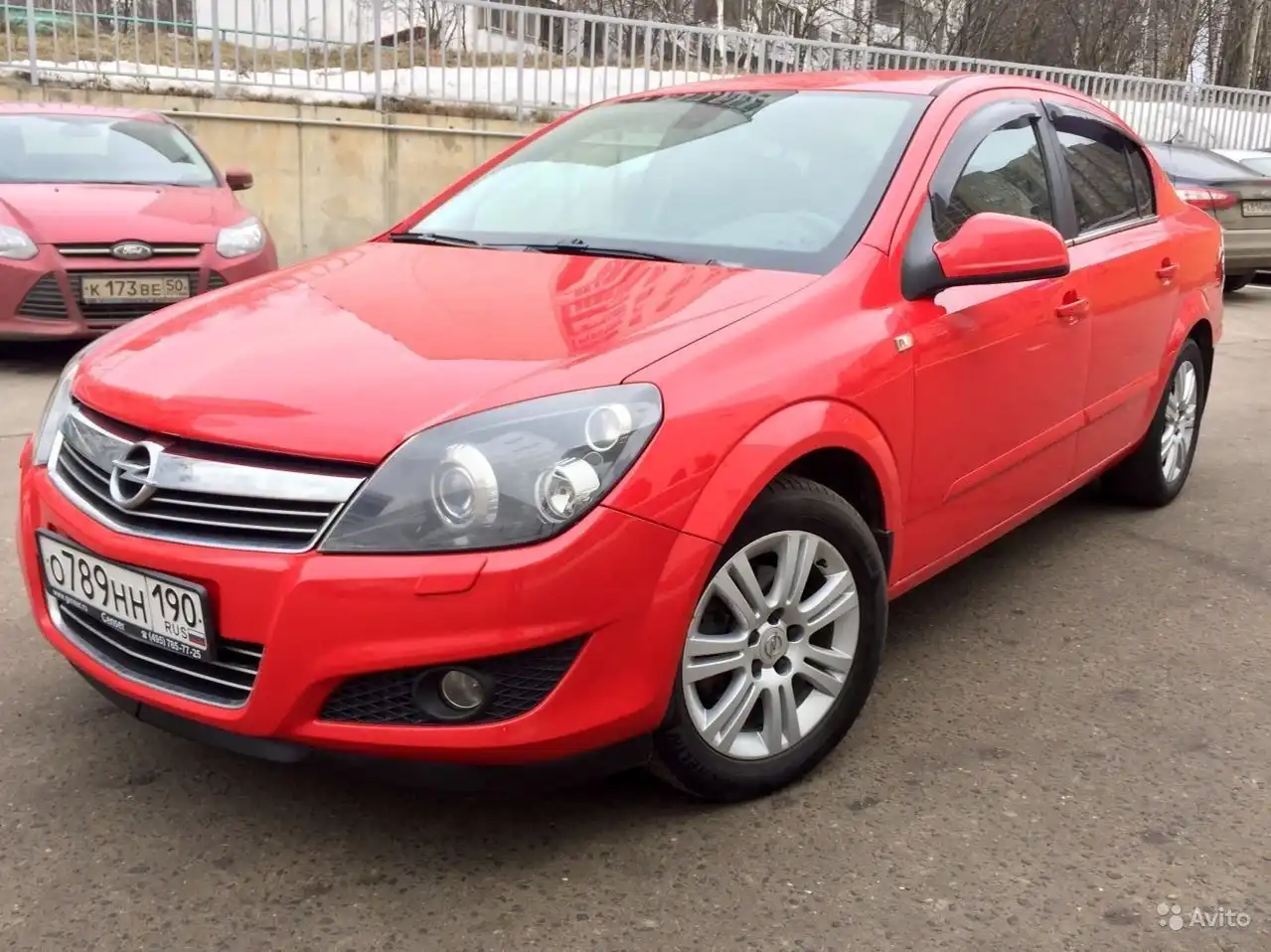 Фото автомобиля FORD FOCUS, 2013 — госномер Х520ТО33. Цвет: Красный