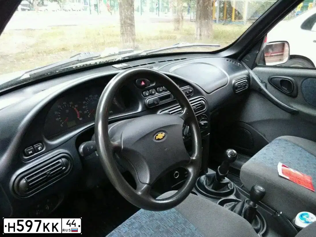 Фото автомобиля CHEVROLET NIVA, 2005 — госномер А585НМ763. Цвет: Темно-зеленый