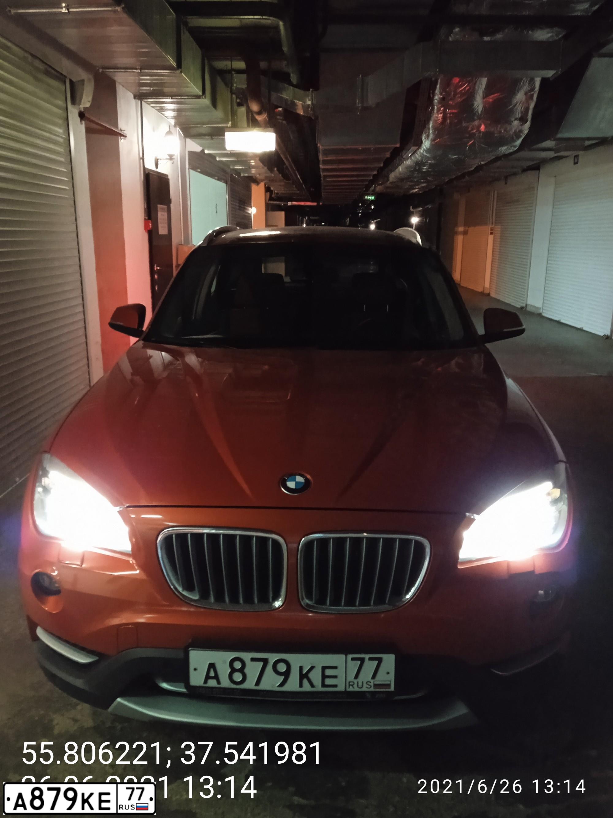 Фото автомобиля BMW X1, 2012 — госномер О415СО797. Цвет: Оранжевый