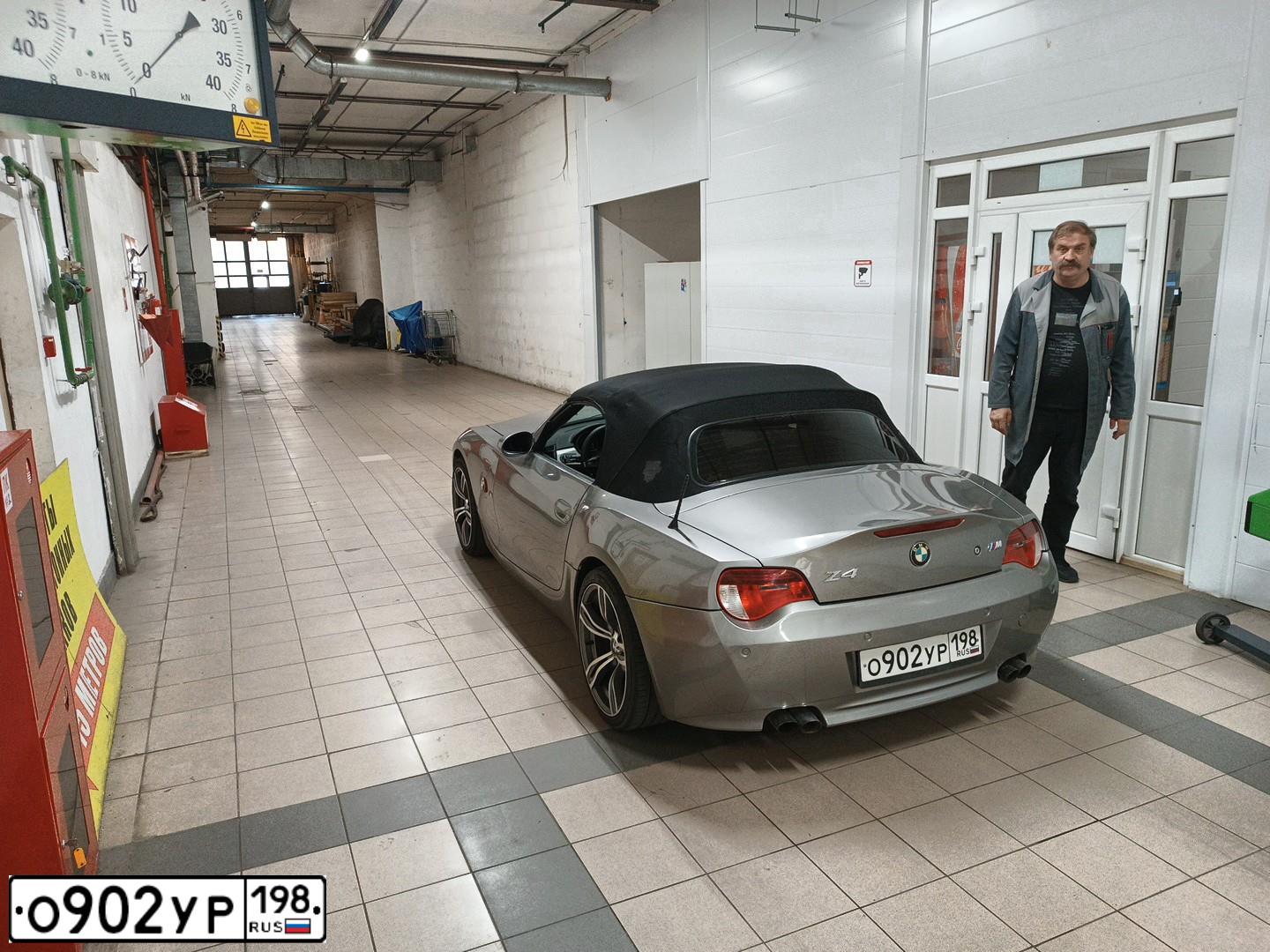 Фото автомобиля BMW Z 4, 2002 — госномер К638ТМ790. Цвет: СВЕТЛО ОЛИВКОВЫЙ