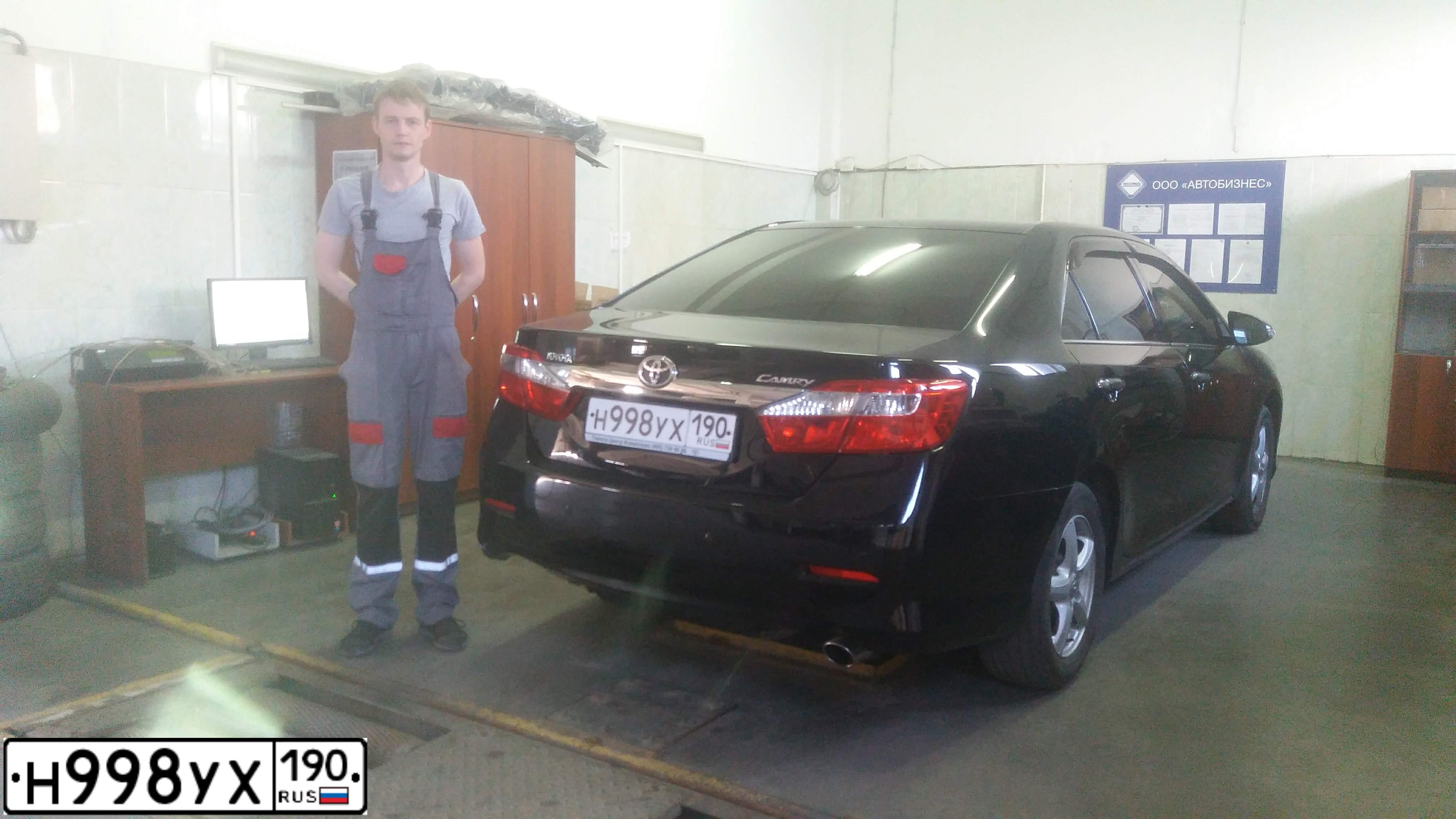 Фото автомобиля TOYOTA CAMRY, 2013 — госномер Х835КС55. Цвет: ЧЕРНЫЙ МЕТАЛЛИК