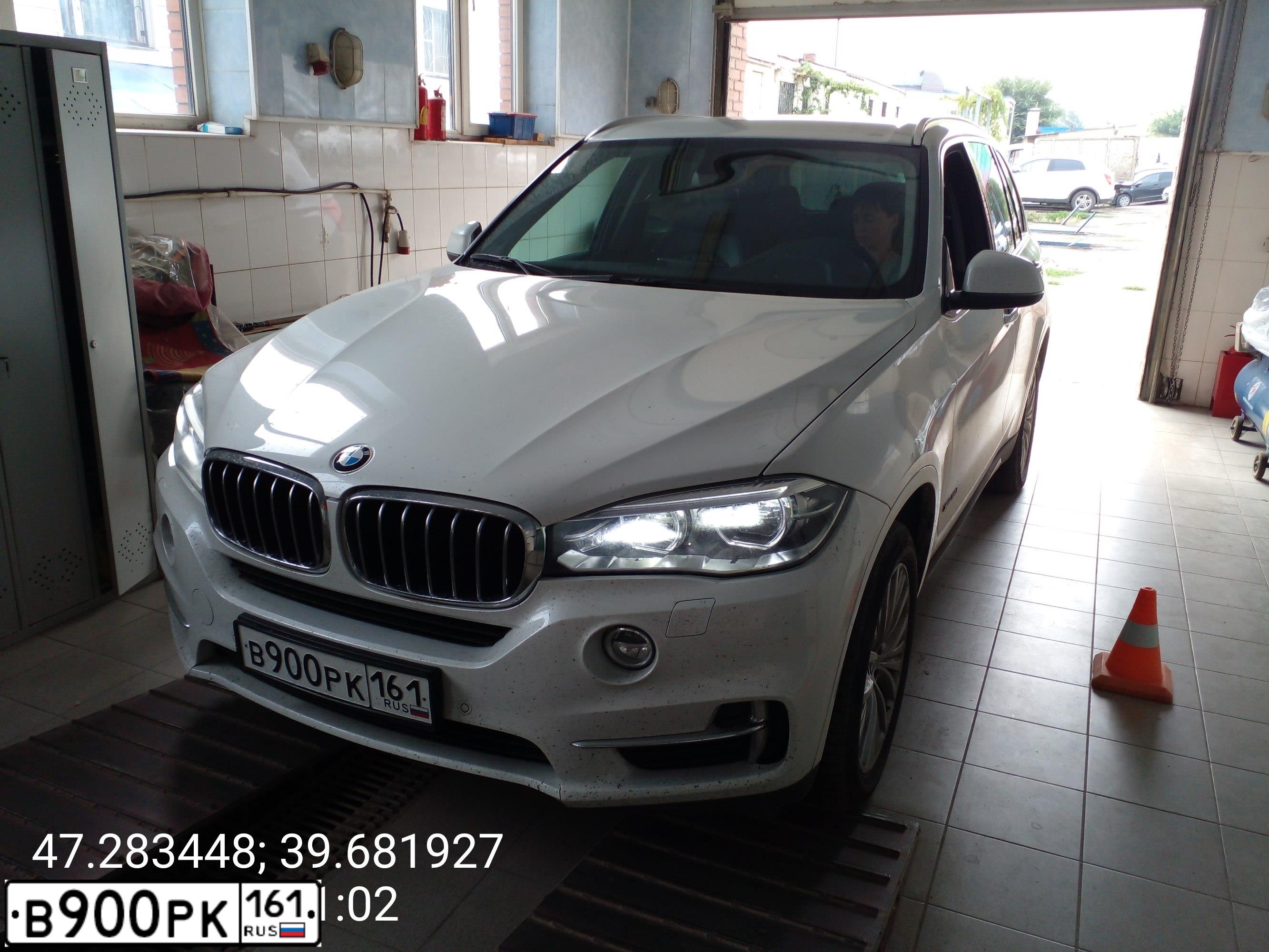 Фото автомобиля BMW X6, 2012 — госномер О181АМ761. Цвет: КРАСНЫЙ МЕТАЛЛИК