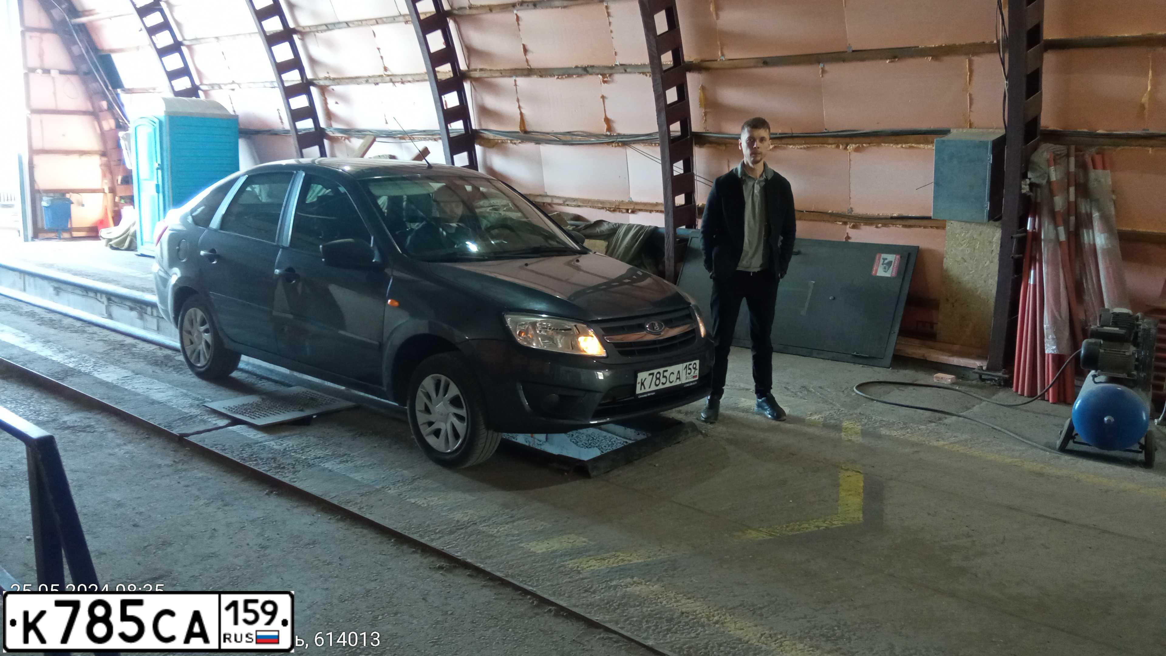 Фото автомобиля LADA 2191 GRANTA, 2017 — госномер Х109УУ26. Цвет: СЕРЕБРИСТО-ТЕМНО-СЕРЫЙ