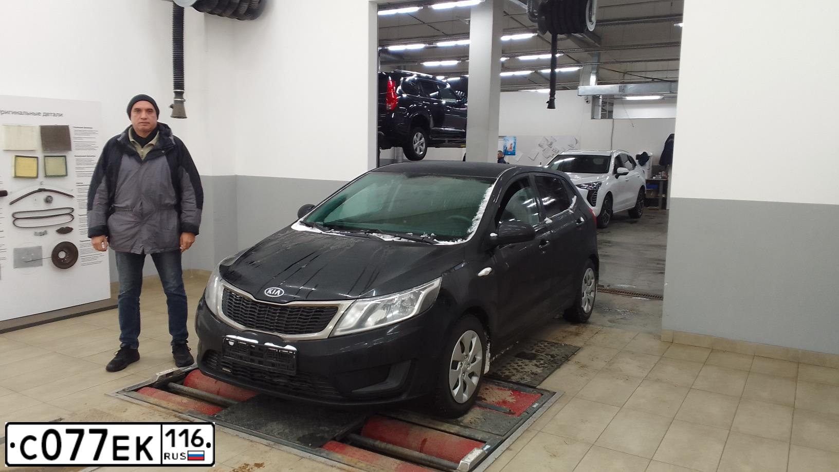 Фото автомобиля KIA RIO, 2012 — госномер С077ЕК116. Цвет: ЧЕРНЫЙ