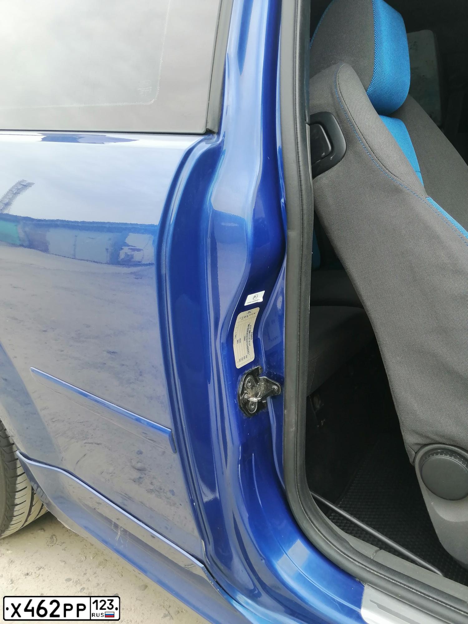Фото автомобиля FORD FOCUS, 2007 — госномер У800ВУ48. Цвет: синий