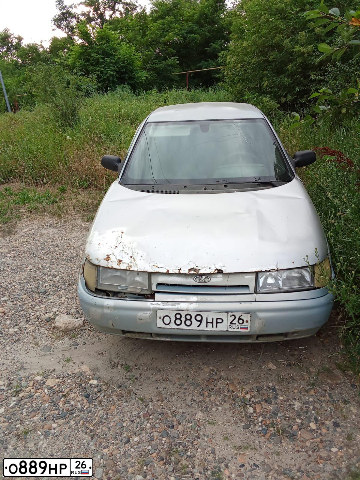 Фото автомобиля LADA 2112, 2004 — госномер О889НР26. Цвет: СЕРЕБРИСТО-ГОЛУБОЙ